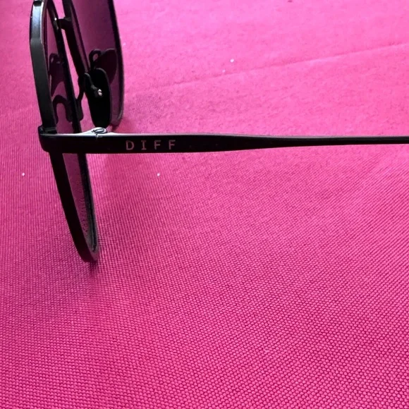 DIFF Black Aviator Sunglasses - Picture 3 of 5